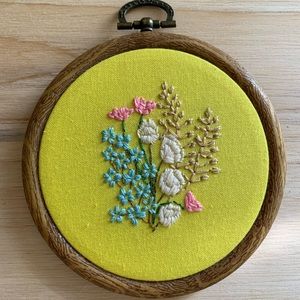 SOLD on Etsy. Lovely little floral embroidery 💐